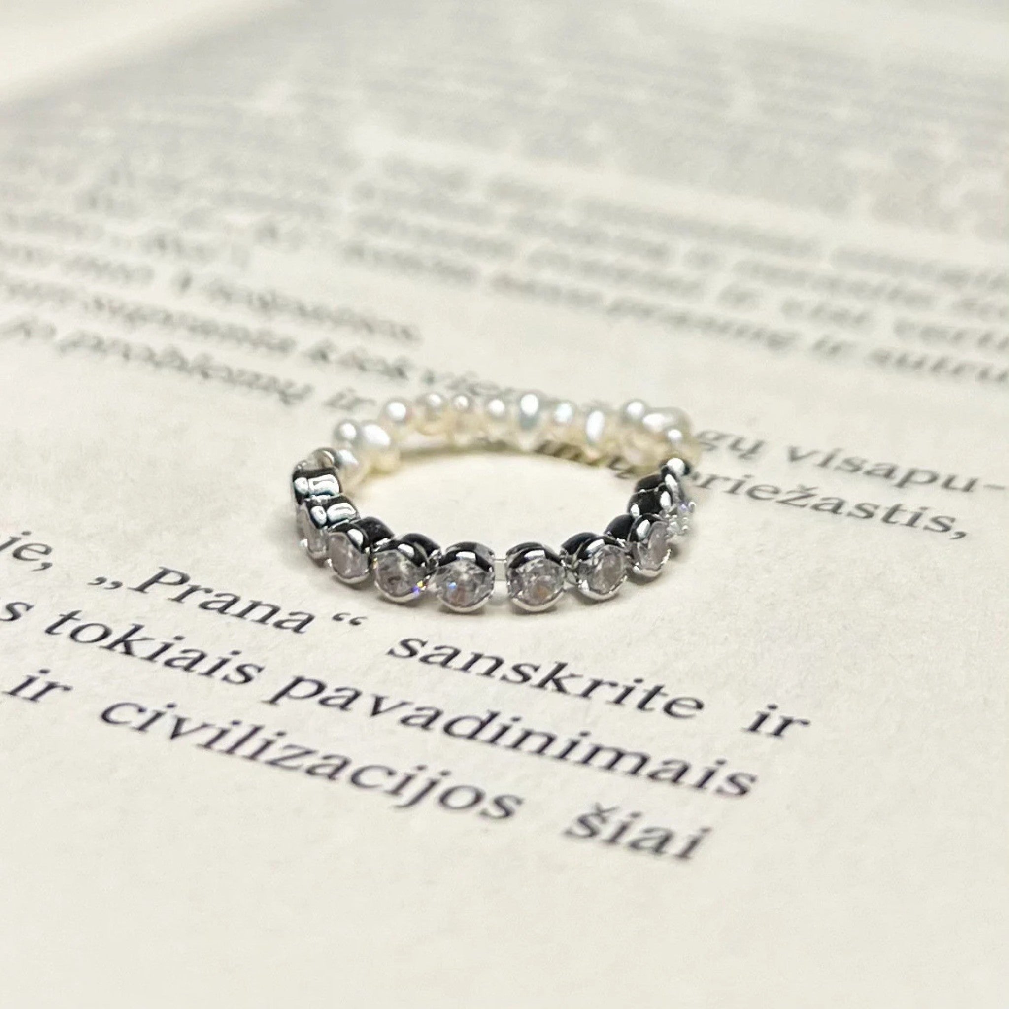 Pearl Whisper Midi Ring